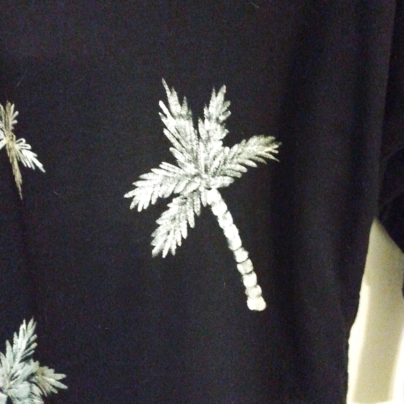 Daffy Dills Hand Painted Top Size Medium - Picture 4 of 5